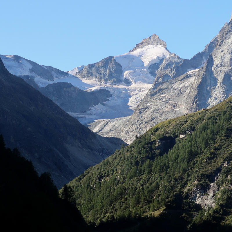 Pointe d Arpitetta ascension en dessus de Zinal dans le haut du